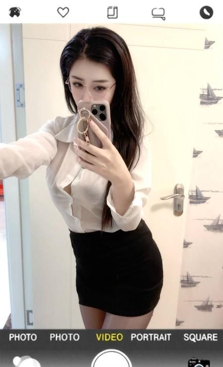 体验风骚美乳御姐 3