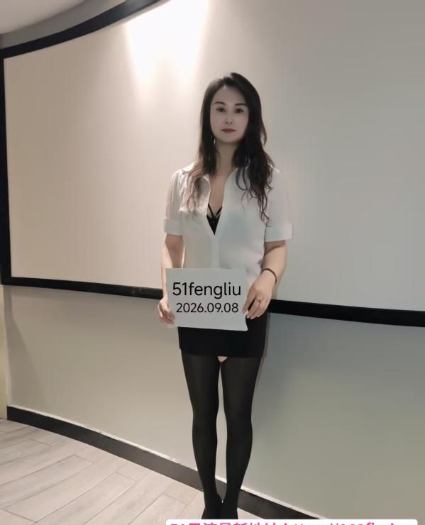 开福制服装风骚少妇 3