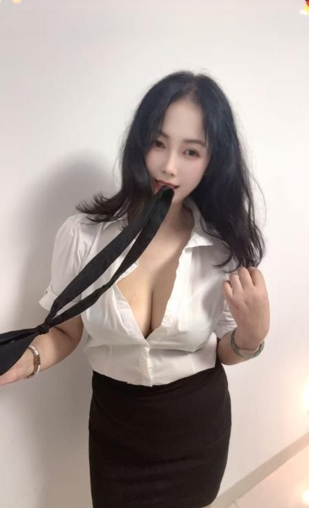 肤白长腿大胸少妇 3