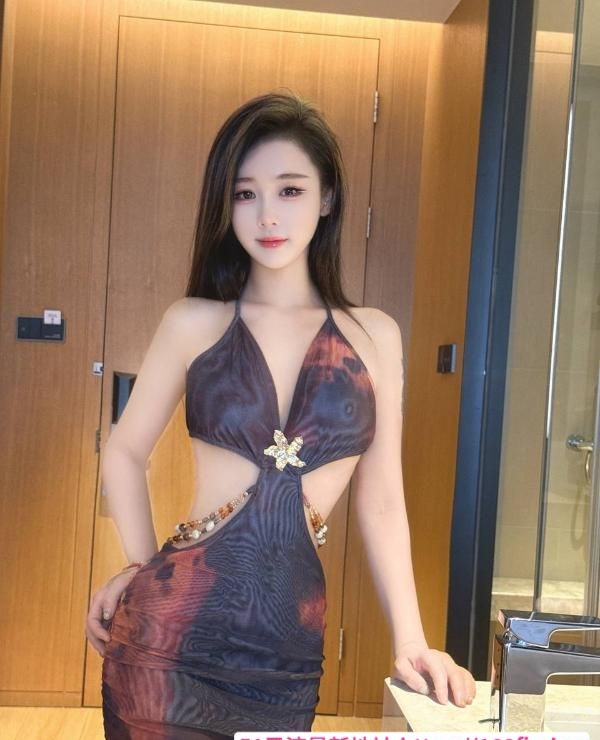 前凸后翘大长腿萱萱 3
