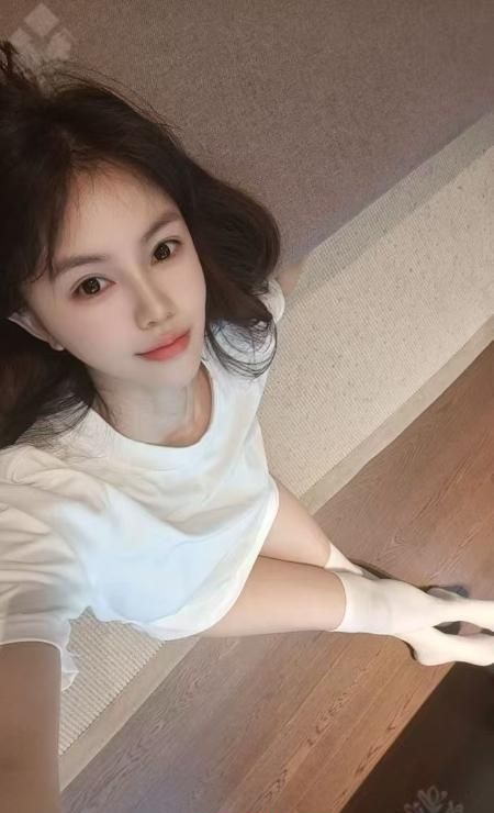 身材苗条小姐姐 4