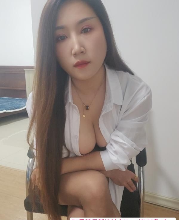 梅花园长发少妇 3