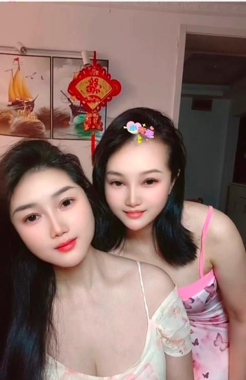 普陀骚货双飞姐妹花 1
