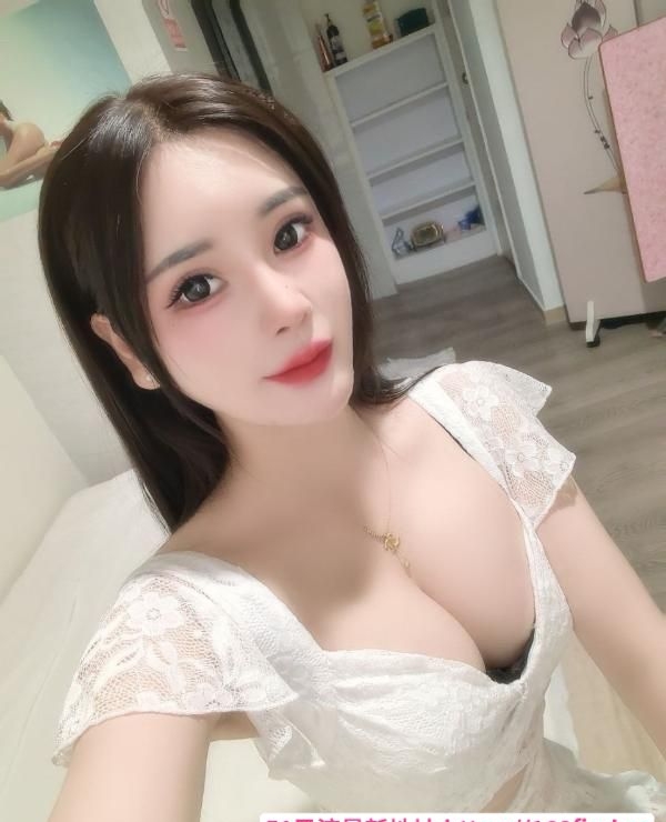 前凸后翘骚姐姐 2
