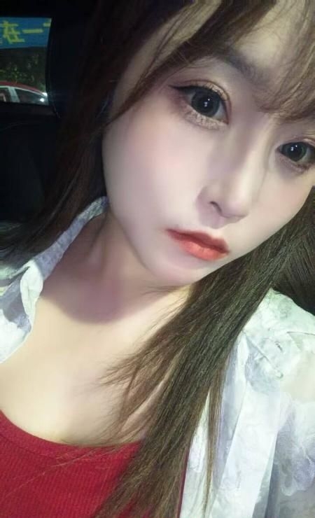 白嫩酥胸长腿御姐 2