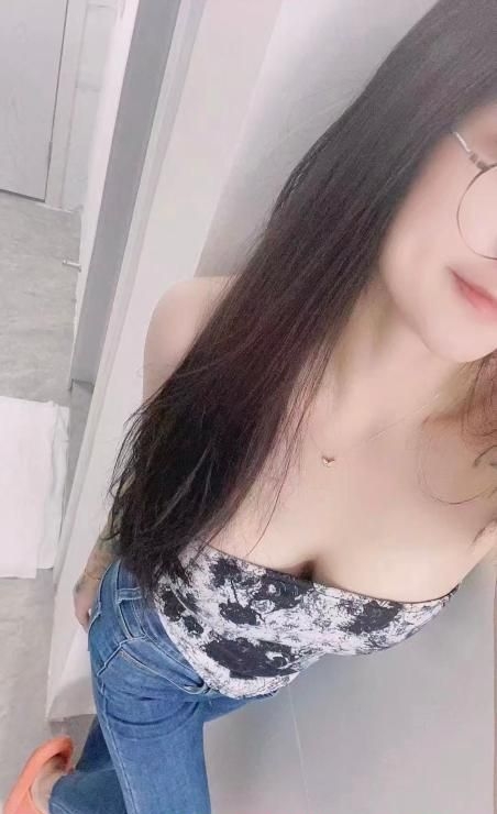 中项口爆极品美女 4