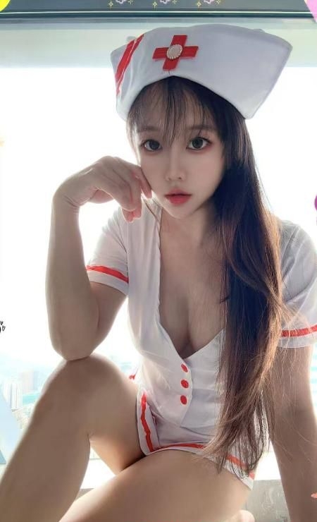舌吻S型瑜伽老师 1