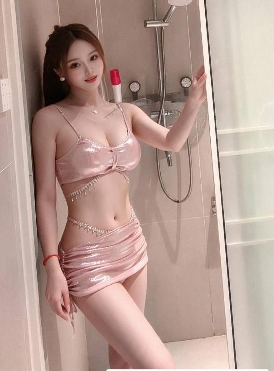 浴室狂蹬小姨子 1