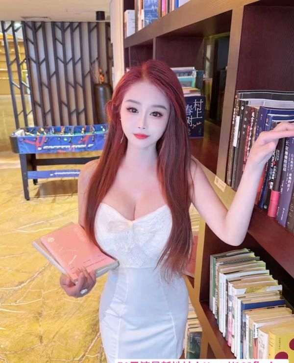 白云蜜桃臀瑜伽教练 2