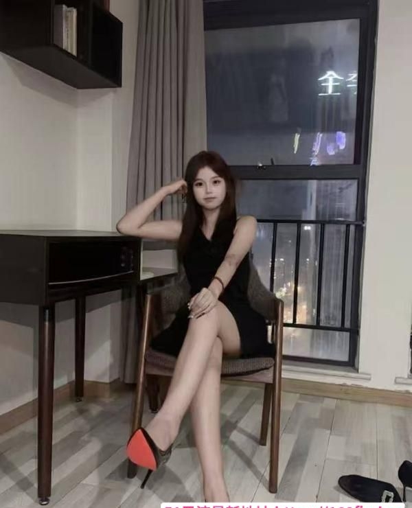一线天精神小妹 2