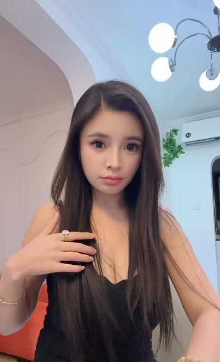 高颜值大波妹子 2