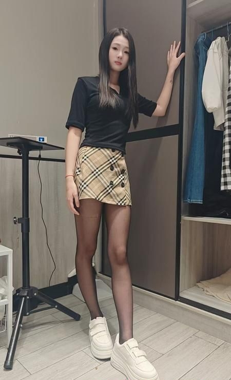 万家丽清纯嫩妹水多多 4