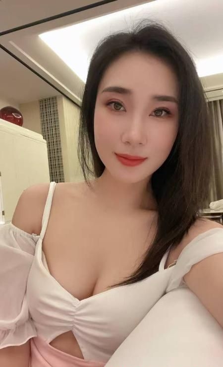 丰满迷人美少妇 1