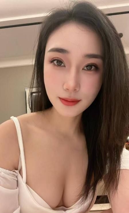 丰满迷人美少妇 2