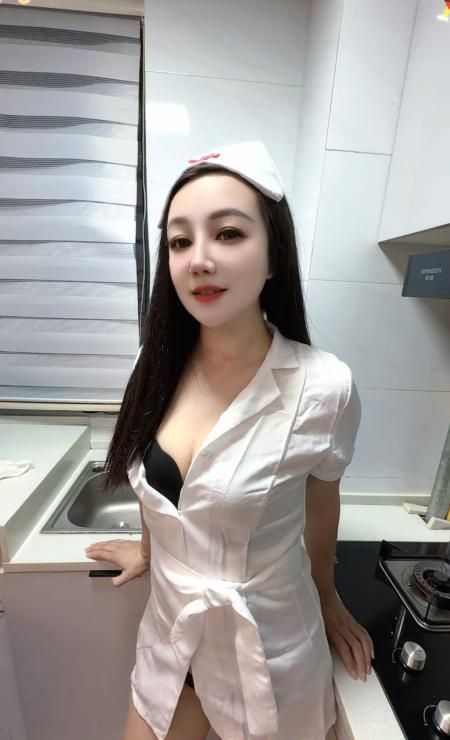 上城制服骚货饱饱 1