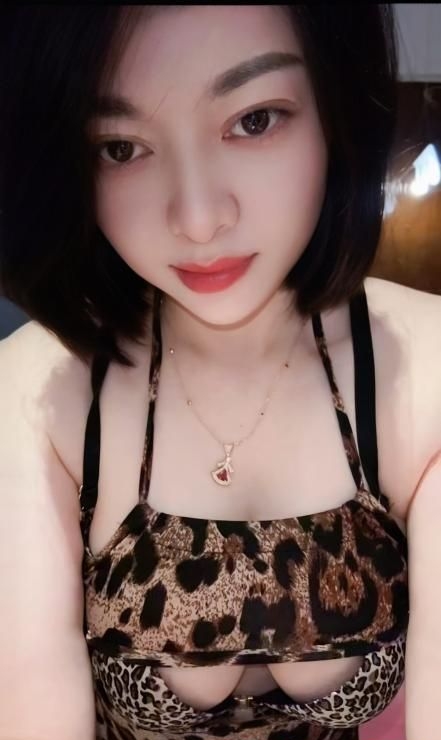 滨江大奶骚娃夏沫 1