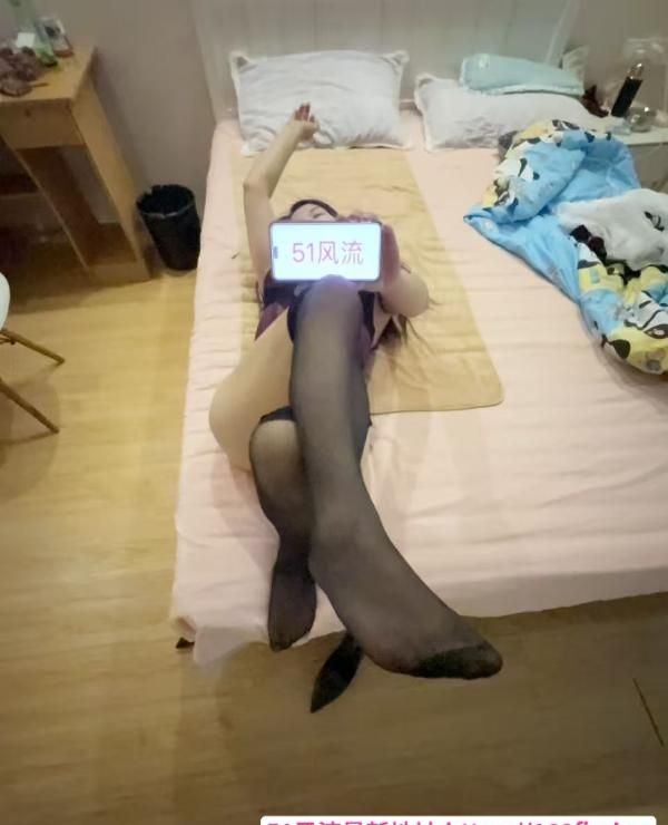 妩媚动人小少妇 1
