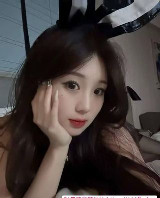 小骚逼三点粉馨馨