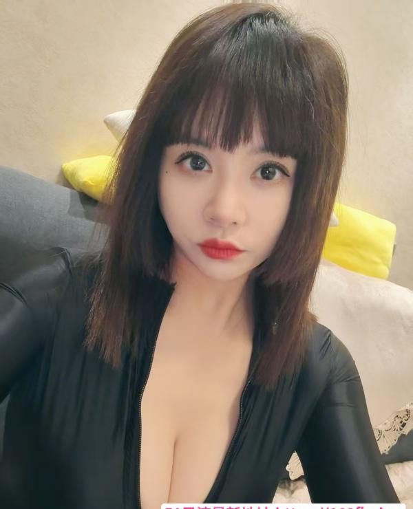 个人巨臀细腰骚妹 2