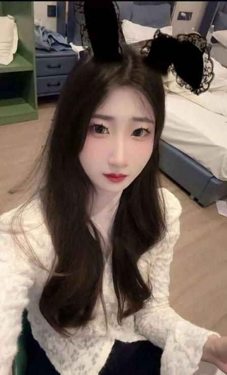 小骚逼三点粉馨馨 2