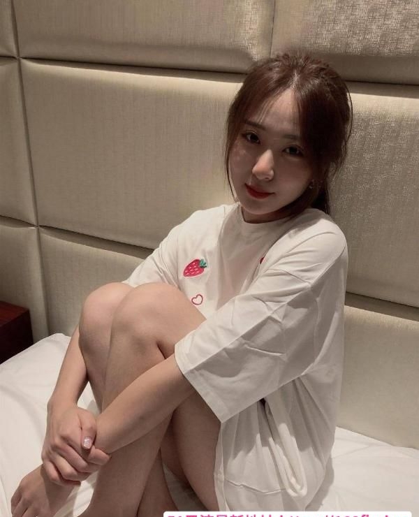长腿细腰制服骚货 4