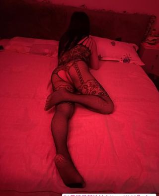 包臀风骚少妇