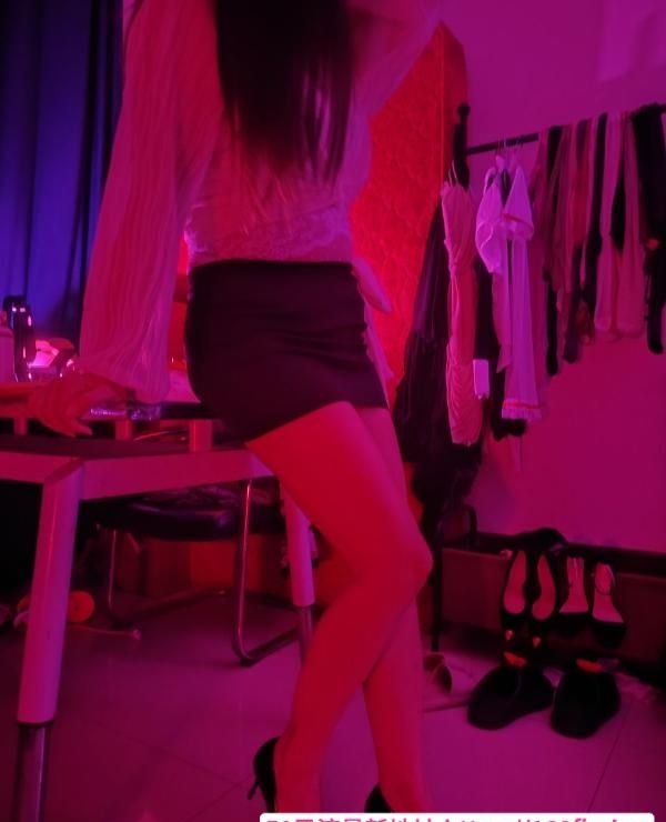 长舌骚货 1