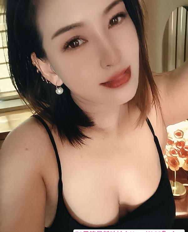 白嫩大屁股性感少妇 2