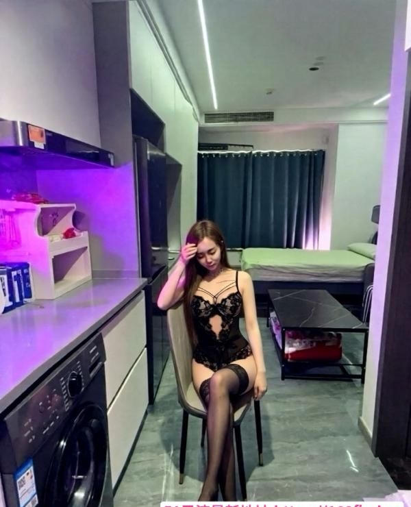 蜜桃臀少妇糖果 4