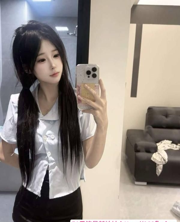 很嫩的精神小妹 1