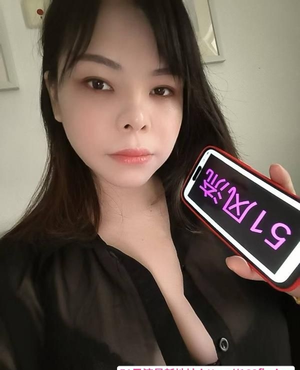 松江肤白爆乳唐珊珊 1