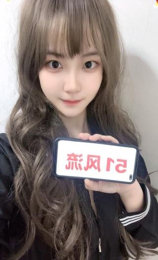 风骚巨臀萌妹子