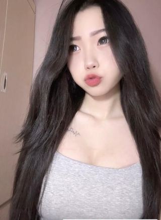 身材曼妙的原装美少女