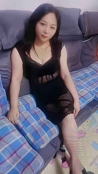 丰满黑丝骚少妇 1