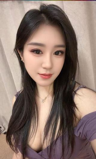 雨花舌吻大胸妹