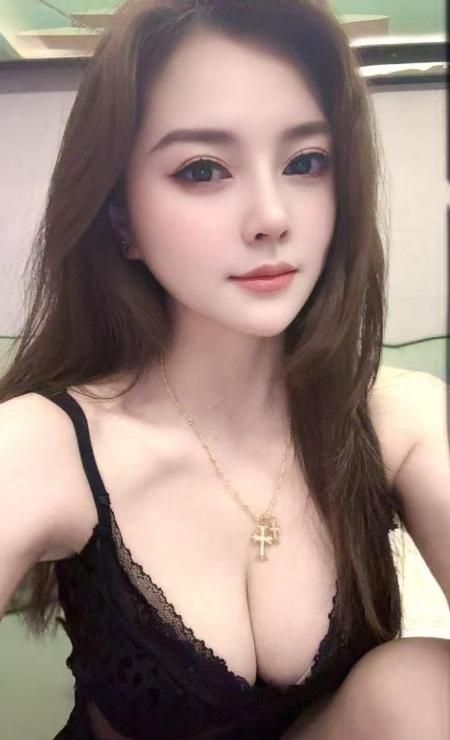 高颜值大奶骚妇 2
