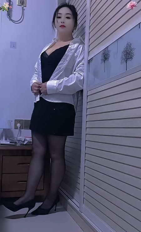 丰满黑丝骚少妇 2