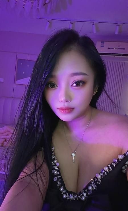 体验轮流上阵大胸妹 4