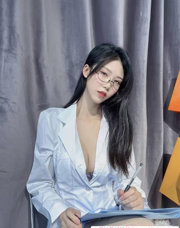 长腿翘臀风骚女郎 1