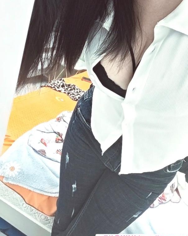 前凸后翘波大热情姐姐 1