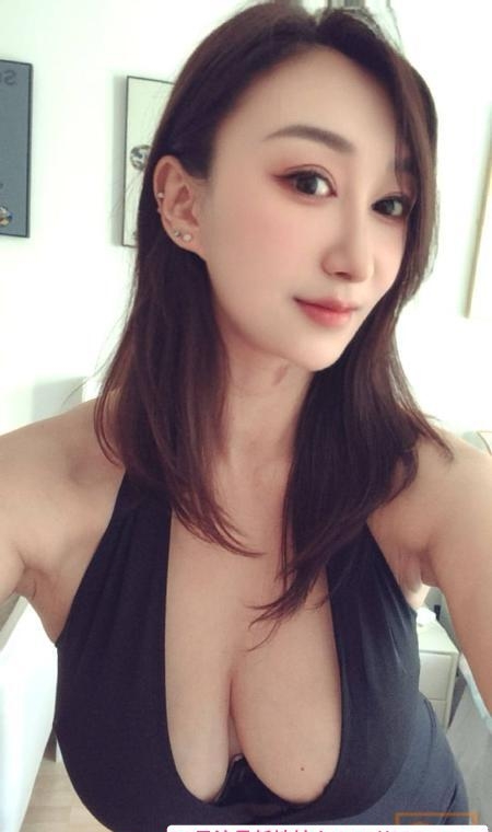 身材高挑大胸老师 1