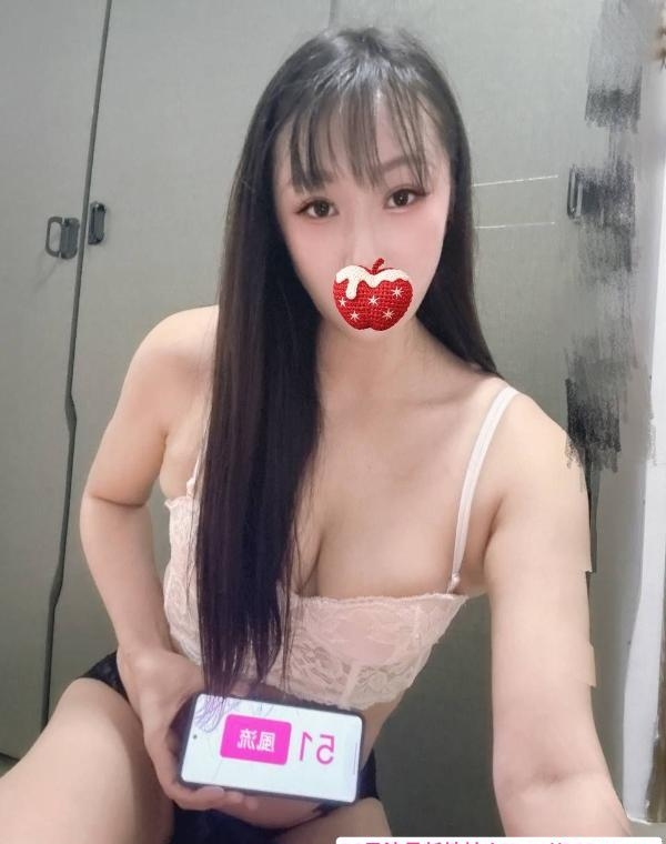 灵芝性感翘臀骚妹 1