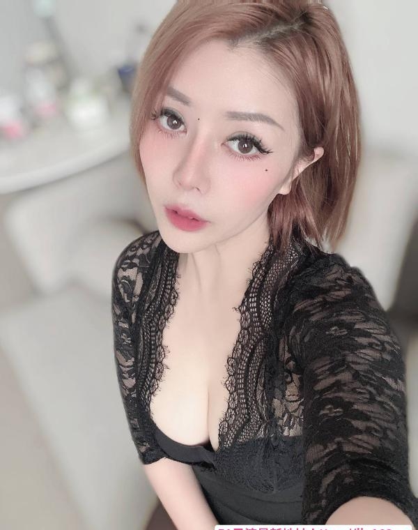 短发气质美女 1