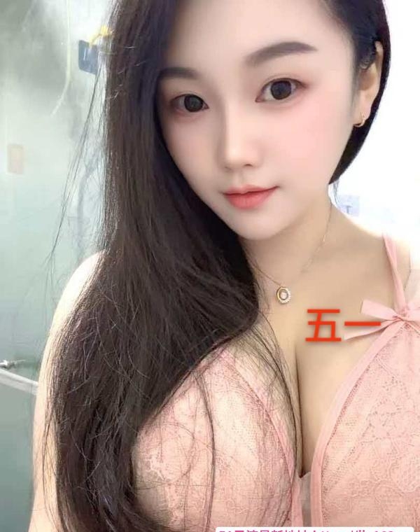 E奶小女友 1