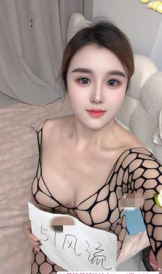 大屁股粉嫩妹