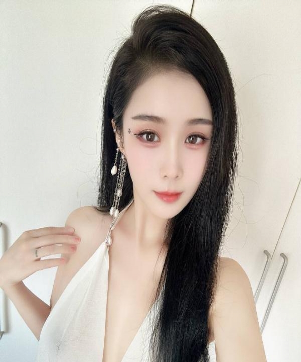 肤白臀翘颜值萱萱 1