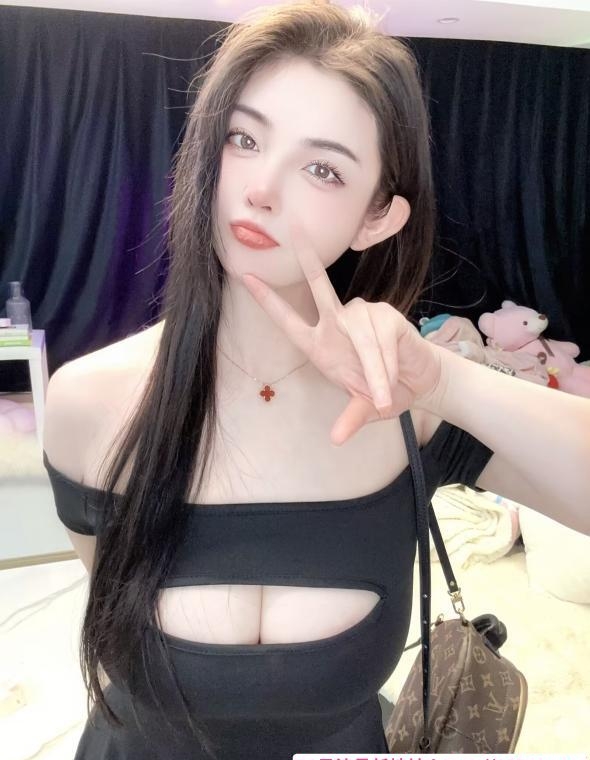 大奶小萝莉 2