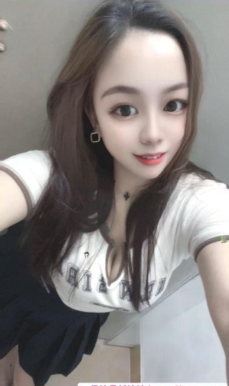 女友感舌吻御姐 2