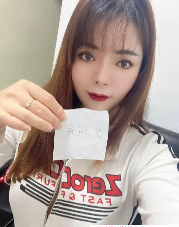 龙华丰满尤物小甜心 2