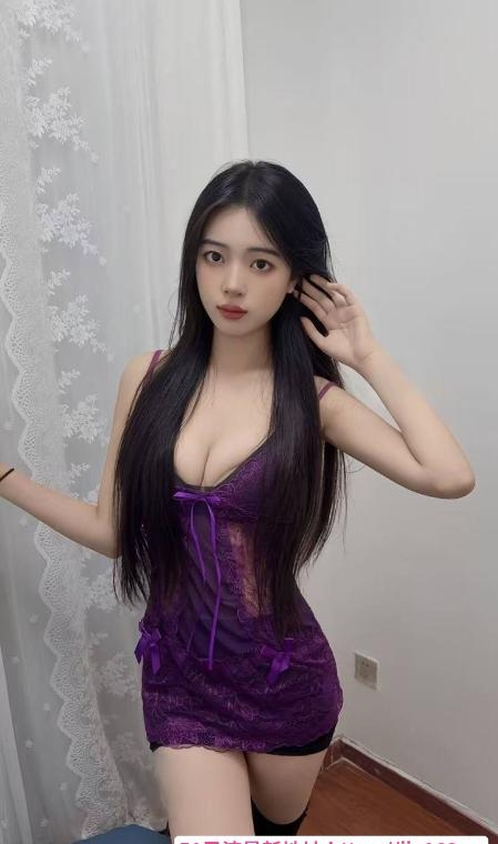 性感身材长腿女友萱萱 2